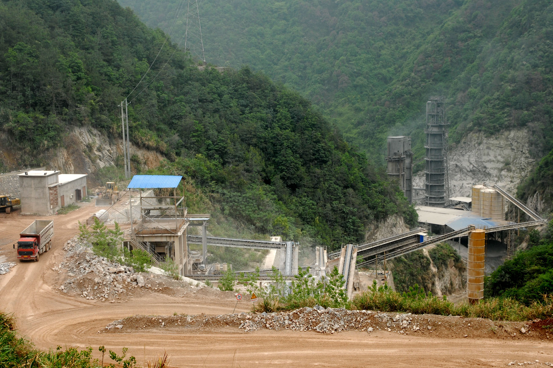 熱烈祝賀杭州三江礦業責任有限公司QBD系列新型煤燒豎窯工程單窯300T順利投料點火 熱烈祝賀杭州三江礦業責任有限公司QBD系列新型煤燒豎窯工程單窯300T順利投料點火